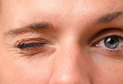Bạn gặp tình trạng mắt phải giật liên tục? Điều này là do mỏi mắt hay chỉ là dấu hiệu một điềm báo nào đó? Hãy cùng Bệnh Viện Mắt Tây Nguyên tìm hiểu để hiểu rõ được vấn đề này hơn nhé.